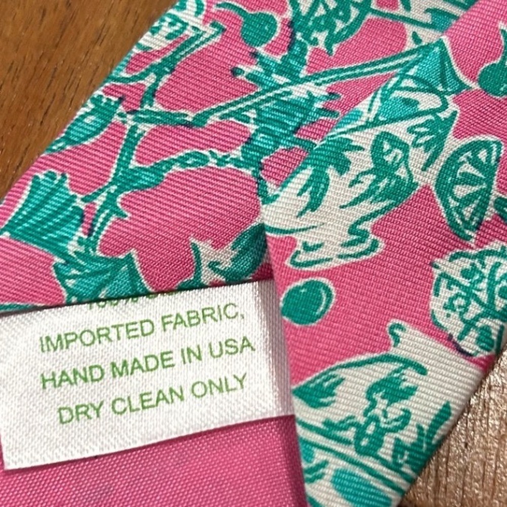 NWT Lilly Pulitzer Mens Hotty Pink Scorpion Bowl Silk Tie Tropical Pineapple - Picture 3 of 6